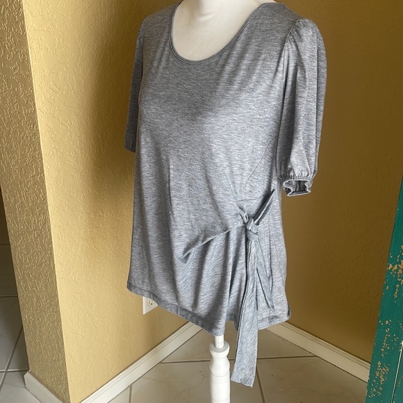 Parallel skies Gray Tie Top - Picture 2 of 10